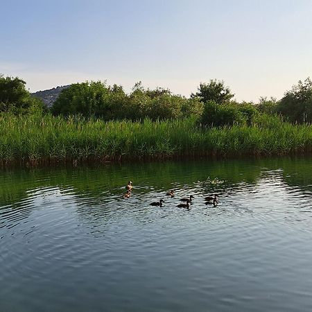 Apartmani Mostina Near River Плоче Экстерьер фото